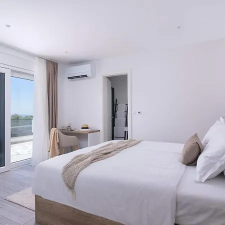 Stunning Wind Rose With 50m2 Heated Pool, Sauna, Gym Villa
