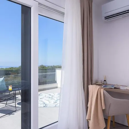 Stunning Wind Rose With 50m2 Heated Pool, Sauna, Gym Villa Trogir