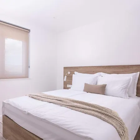Stunning Wind Rose With 50m2 Heated Pool, Sauna, Gym