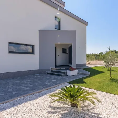 Villa Stunning Wind Rose With 50m2 Heated Pool, Sauna, Gym Trogir