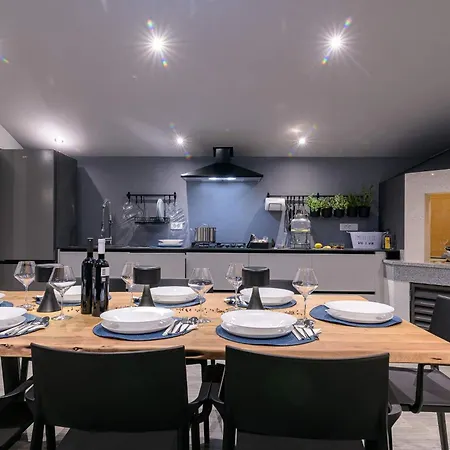 Stunning Wind Rose With 50m2 Heated Pool, Sauna, Gym Villa Trogir