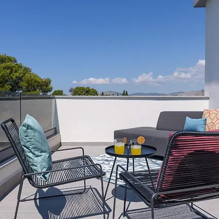 Stunning Wind Rose With 50m2 Heated Pool, Sauna, Gym Trogir