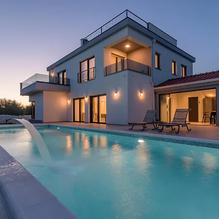 Villa Stunning Wind Rose With 50m2 Heated Pool, Sauna, Gym *
