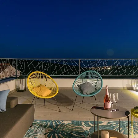 Stunning Wind Rose With 50m2 Heated Pool, Sauna, Gym Villa Trogir