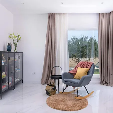 Stunning Wind Rose With 50m2 Heated Pool, Sauna, Gym Villa *