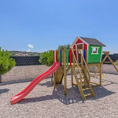 Villa Stunning Wind Rose With 50m2 Heated Pool, Sauna, Gym Traù